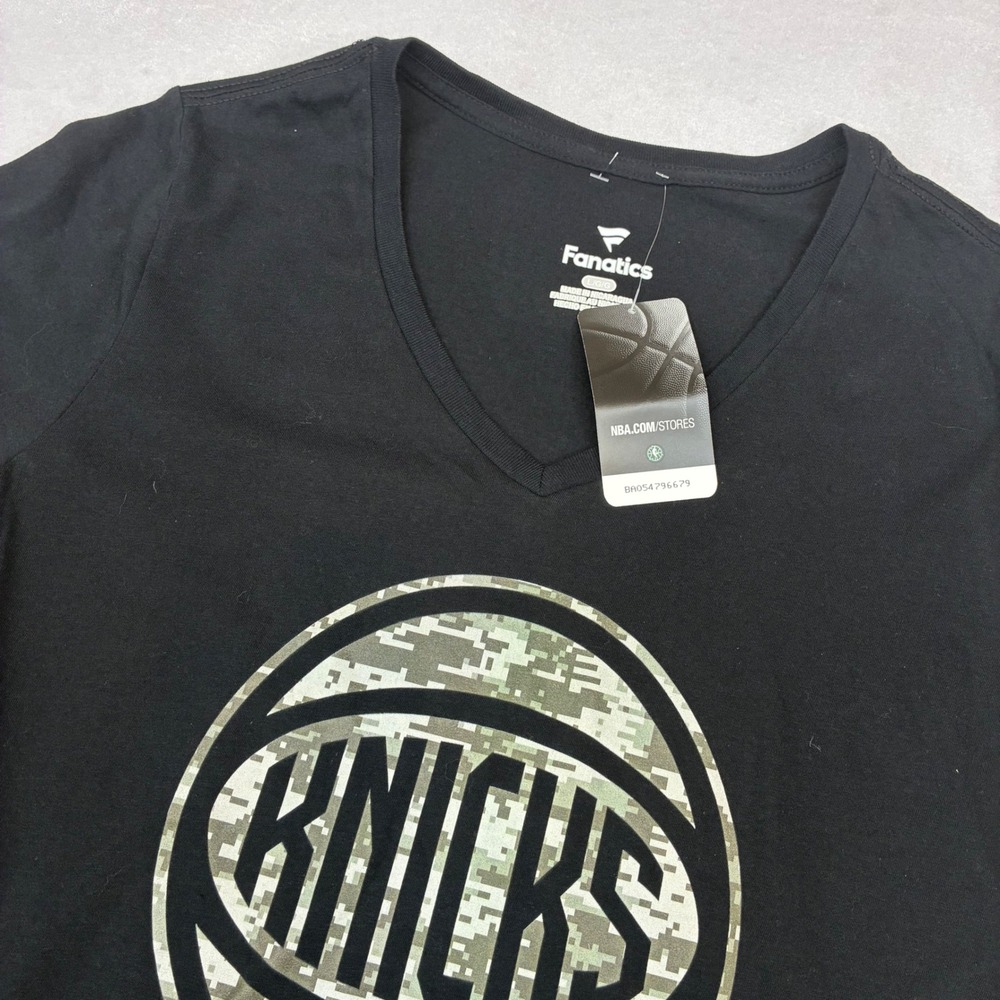 Fanatics New York Knicks T-Shirt Women Large Black Camo Graphic V-Neck NBA NEW